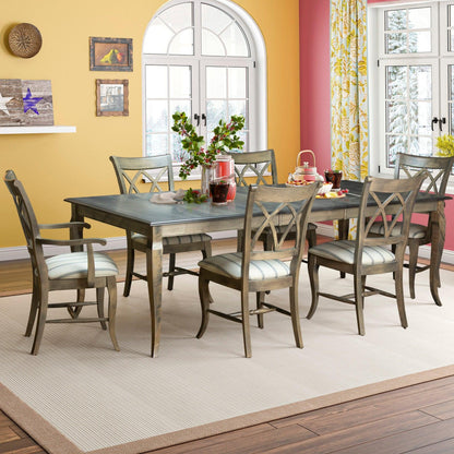 Elegante tavolo da pranzo con gambe cabriole