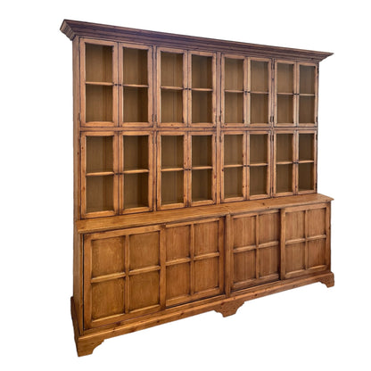 Mobiletto rustico con grande anta in vetro