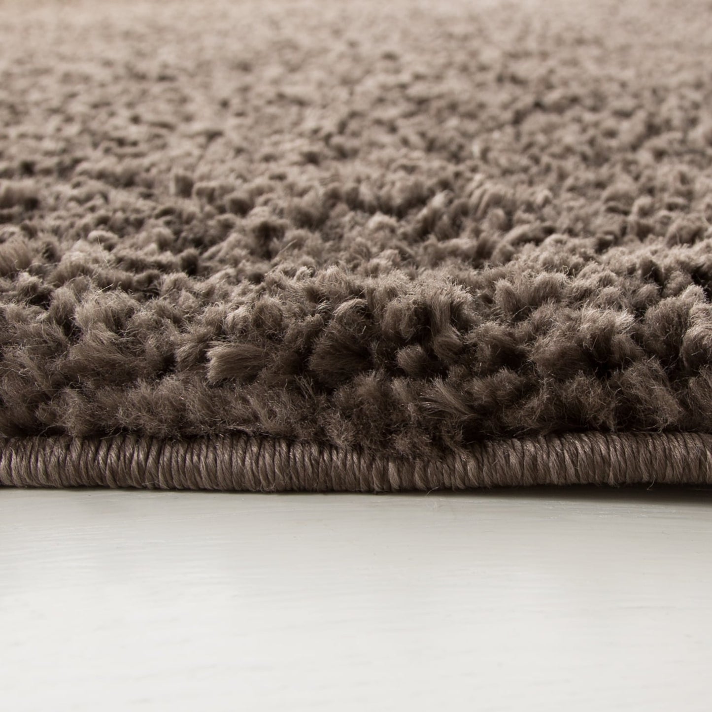 Tappeto SAFAVIEH August Wilhelma Shag Solid da 1,2 pollici di spessore