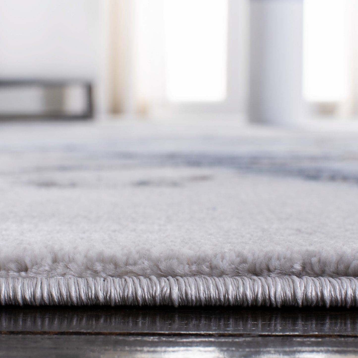 Tappeto moderno astratto Miyase di SAFAVIEH Craft