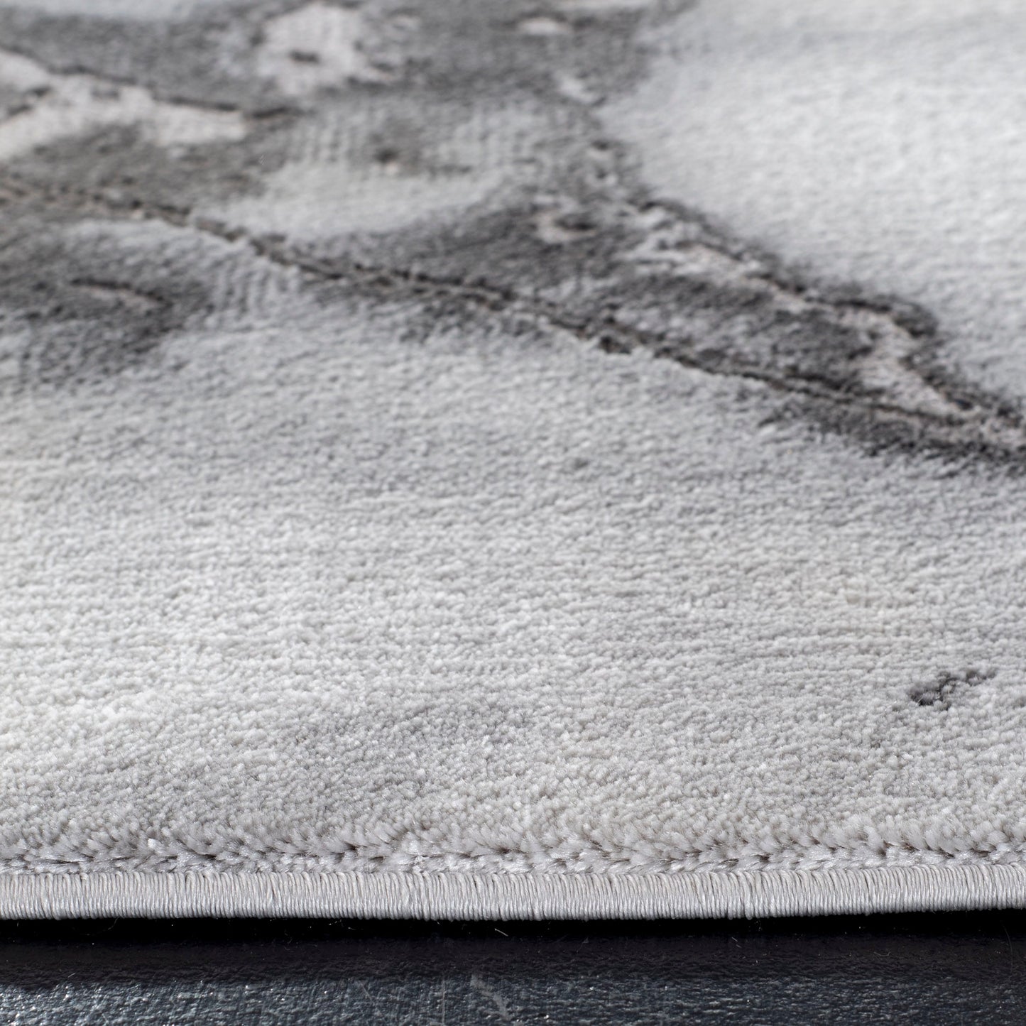 Tappeto moderno astratto Miyase di SAFAVIEH Craft