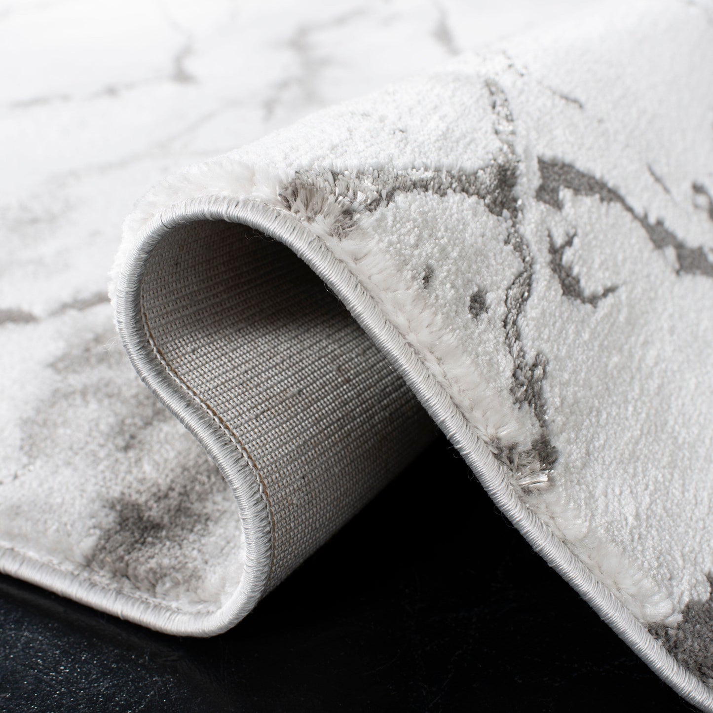 Tappeto moderno astratto Miyase di SAFAVIEH Craft