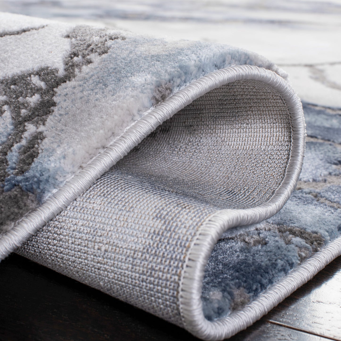 Tappeto moderno astratto Miyase di SAFAVIEH Craft