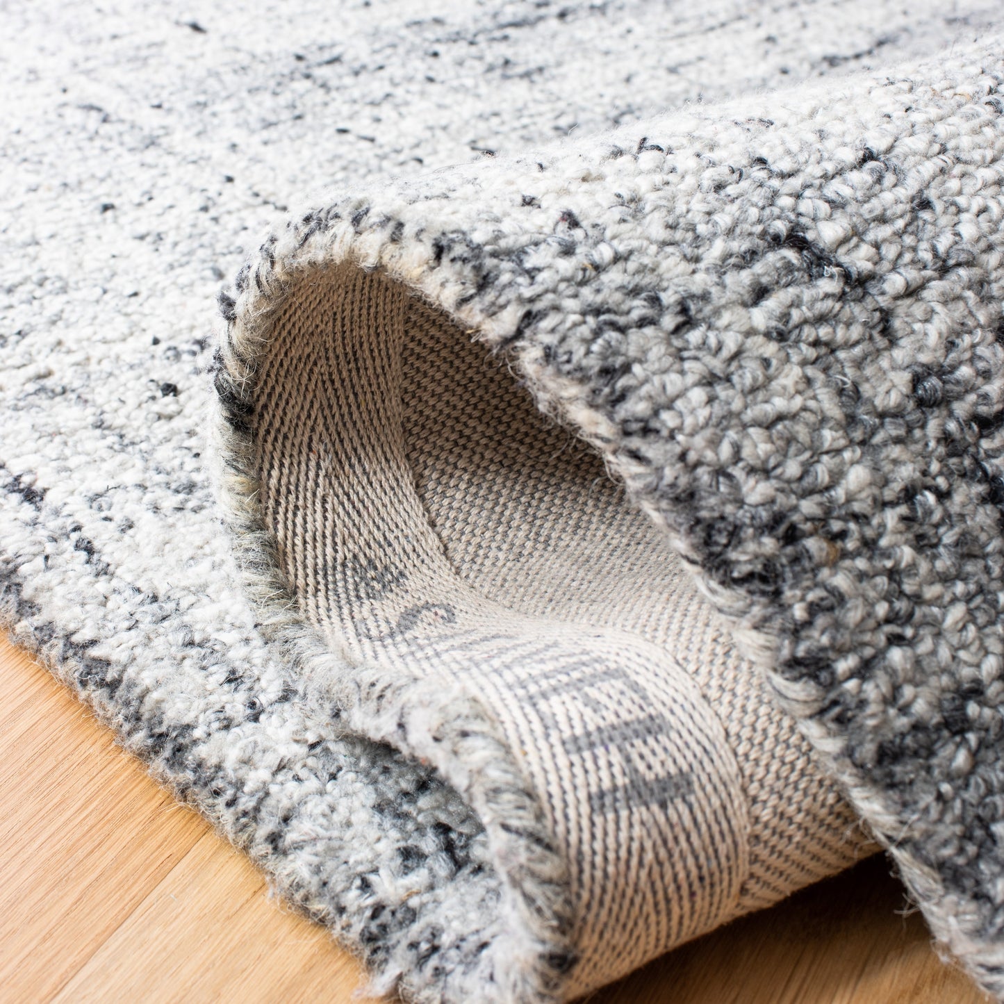 Tappeto moderno in viscosa corallo astratto fatto a mano SAFAVIEH