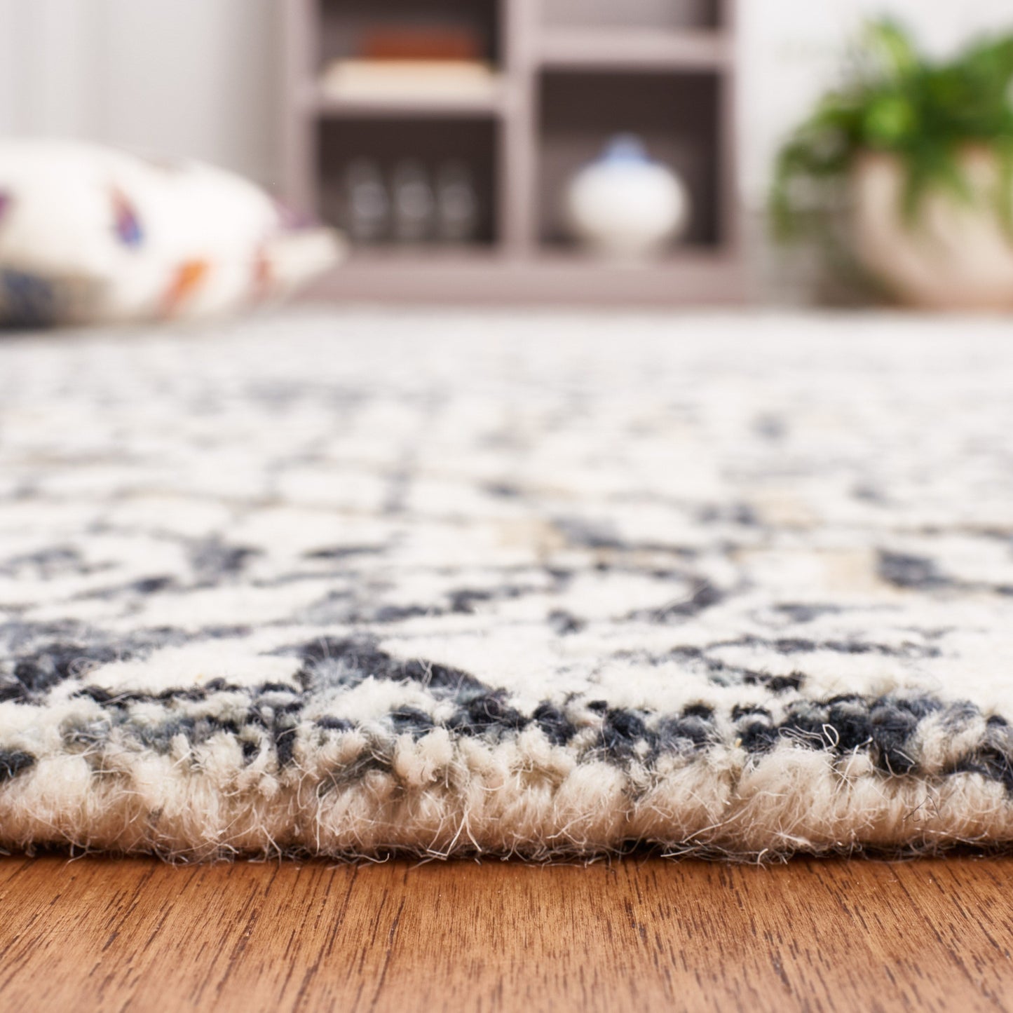 SAFAVIEH Tappeto moderno in lana Ingegerd astratto fatto a mano