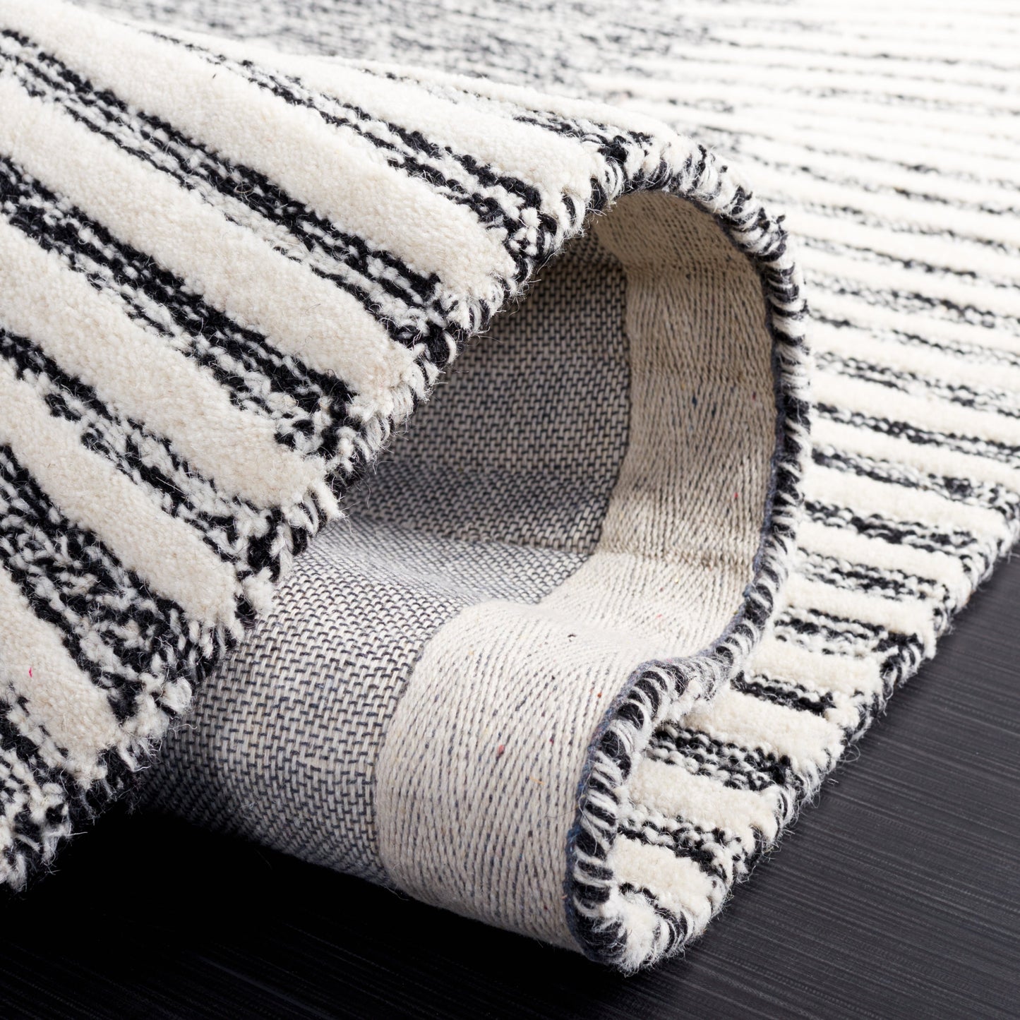 Tappeto moderno in lana Sofoula astratto fatto a mano SAFAVIEH