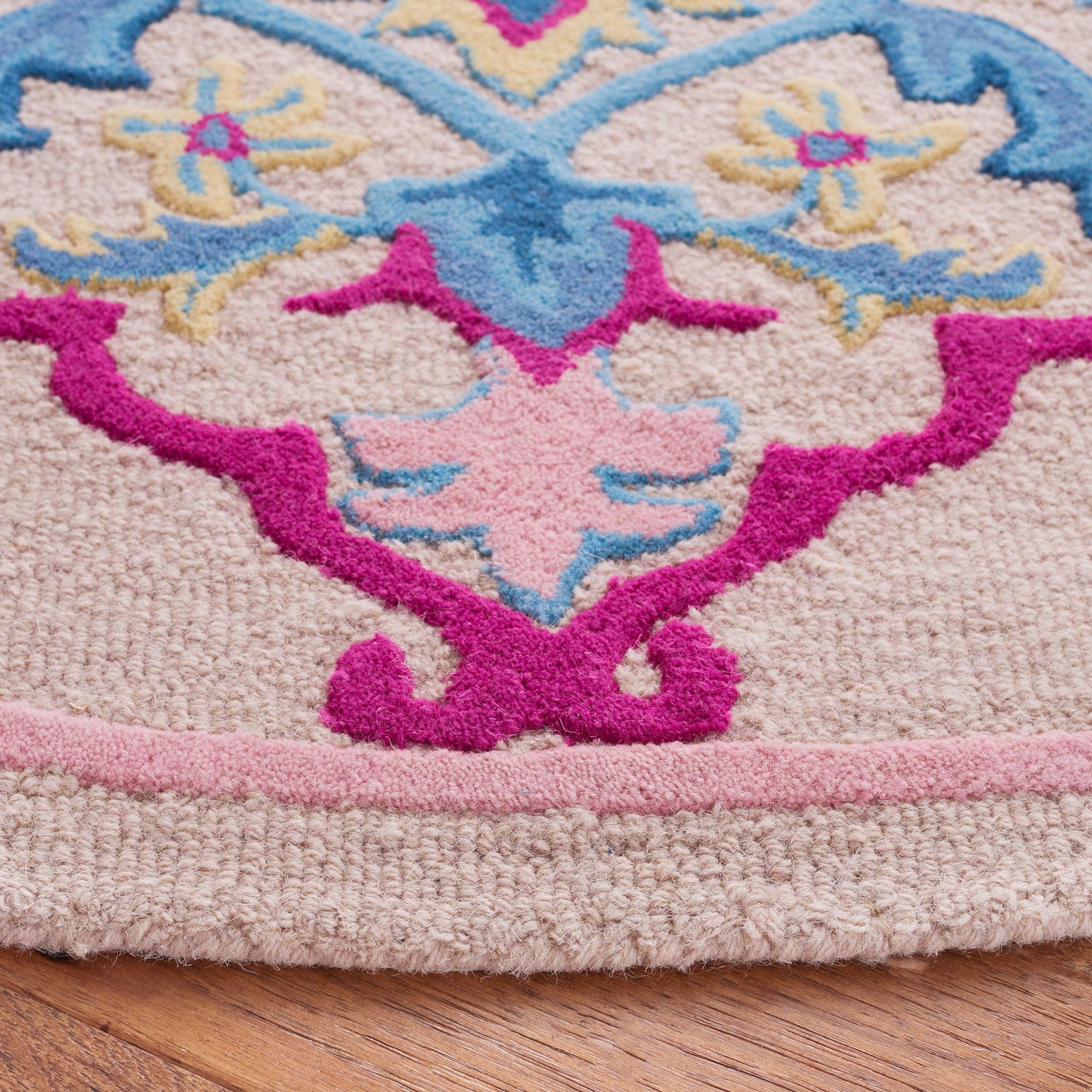 Tappeto in lana con medaglione Cailin Bellagio fatto a mano SAFAVIEH