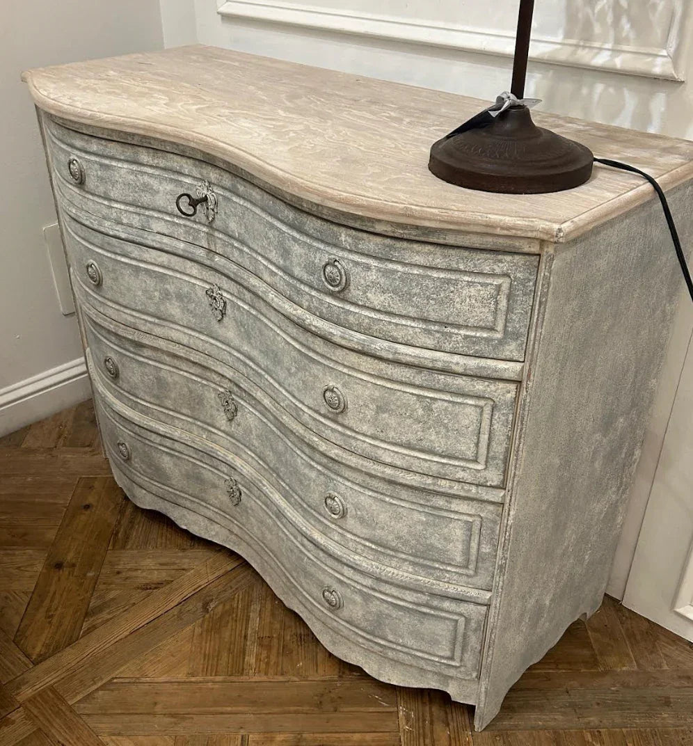 Cassettiera curva blu francese