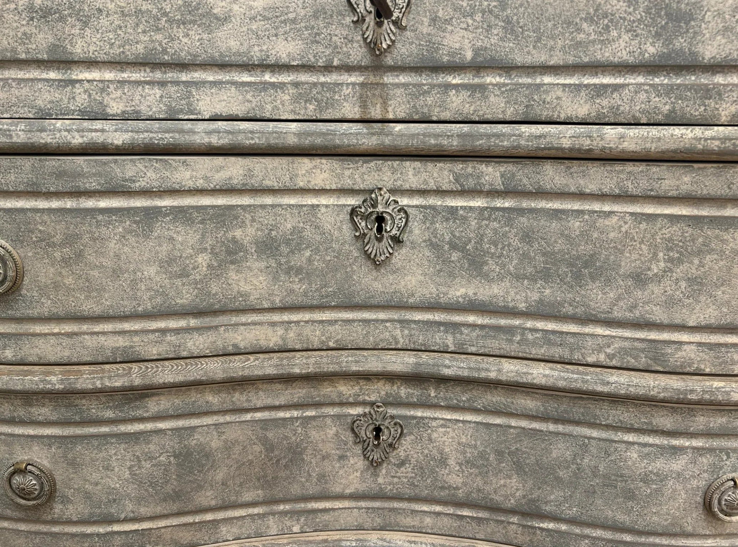 Cassettiera curva blu francese