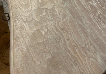 Cassettiera curva blu francese