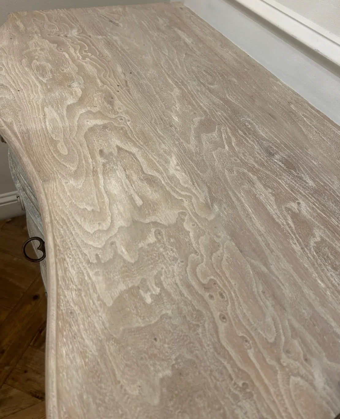 Cassettiera curva blu francese