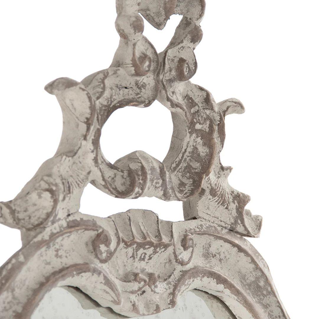 Specchio bianco decorato in stile shabby chic