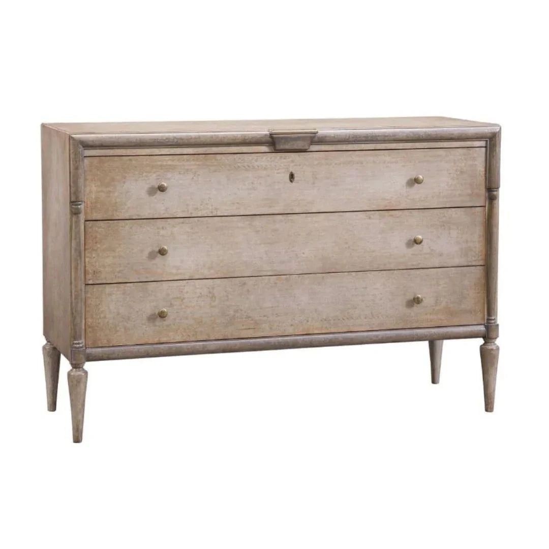 Cassettiera italiana a tre cassetti con foglia incisa