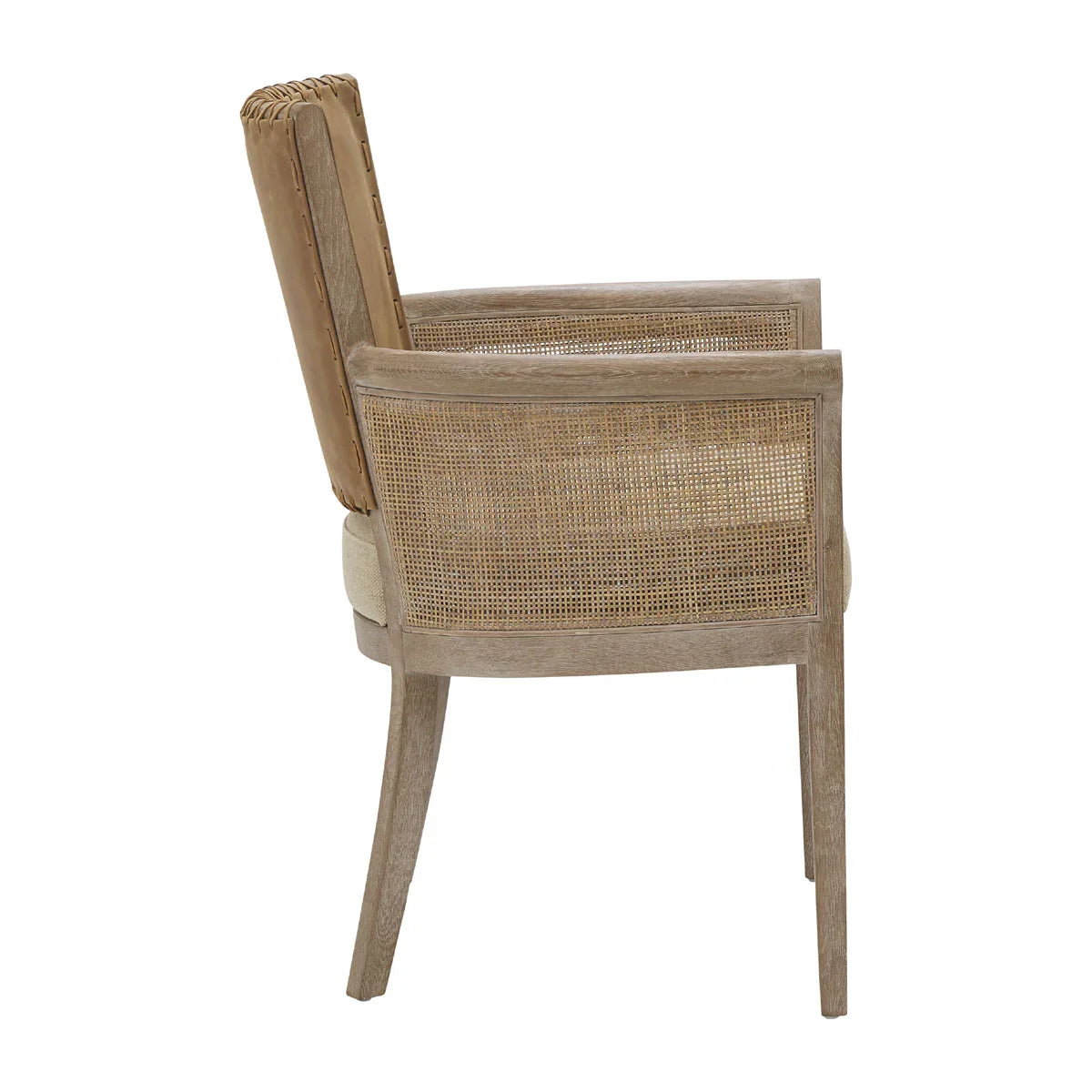 Poltrona con braccioli in canna e schienale in pelle cucita 