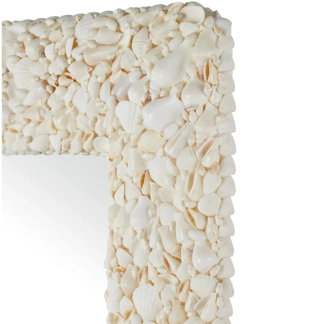 Specchio con texture a conchiglia bianca