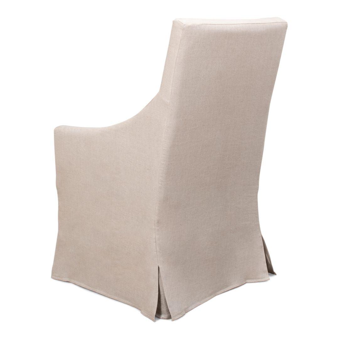 Poltrona con gonna in lino bianco