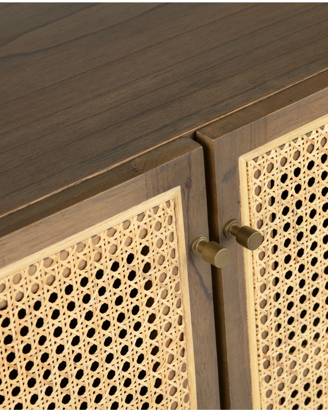Credenza con porta in rattan intrecciato e silhouette arrotondata