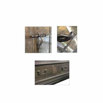 Armadio rustico con frontale a specchio anticato