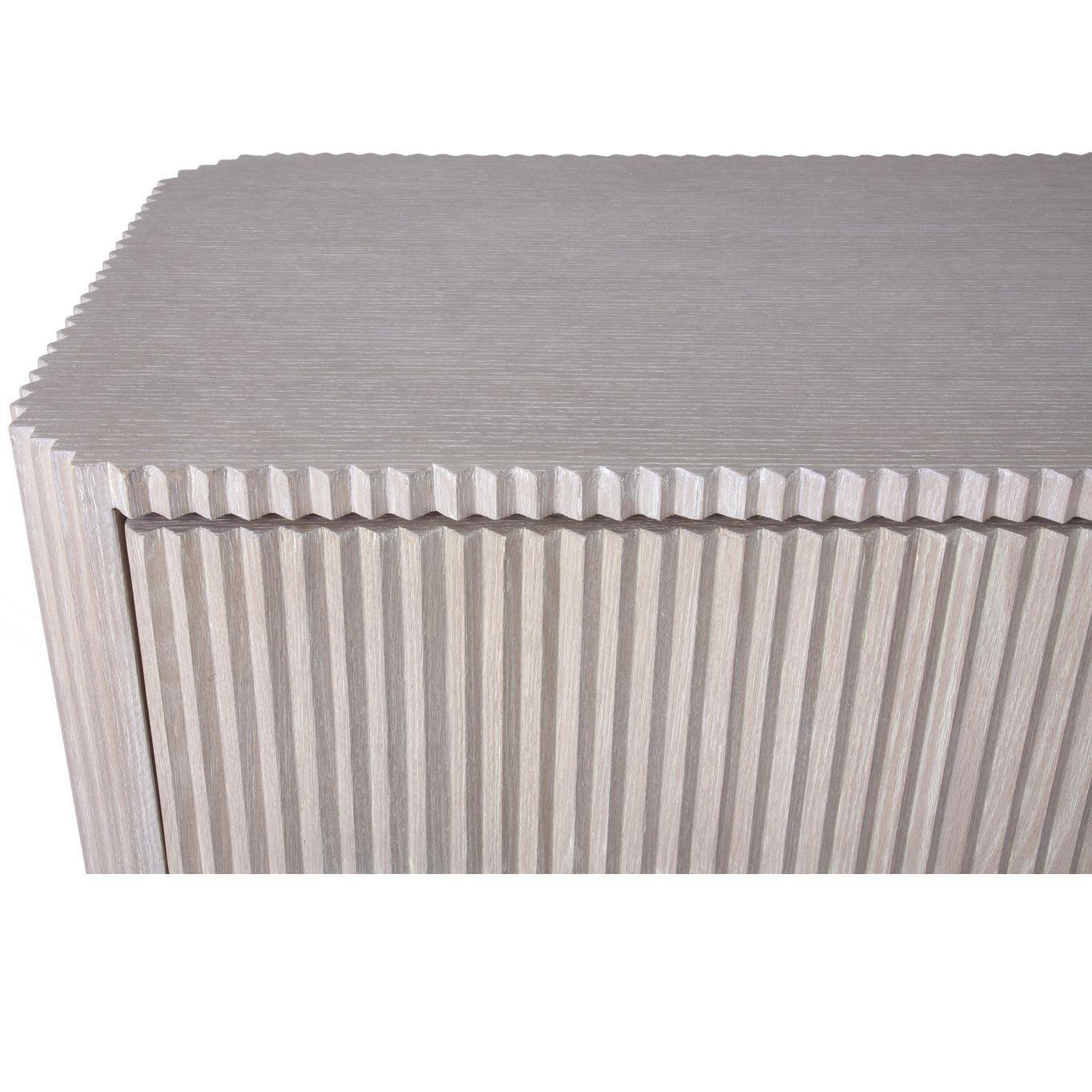 Cassettiera a 3 cassetti in rovere sbiancato con lavorazione a coste