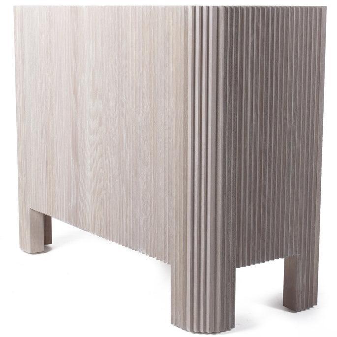 Cassettiera a 3 cassetti in rovere sbiancato con lavorazione a coste