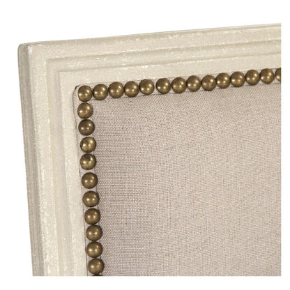 Sedia laterale Louis color avorio con borchie