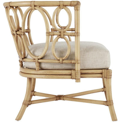 Poltrona in rattan con schienale curvo