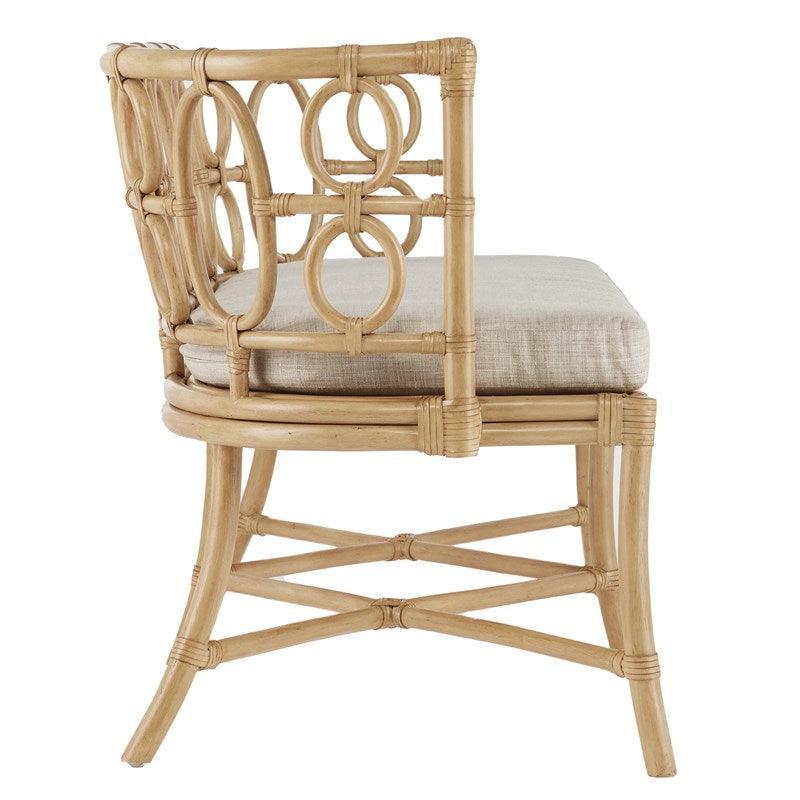 Panca in rattan con forme circolari curve