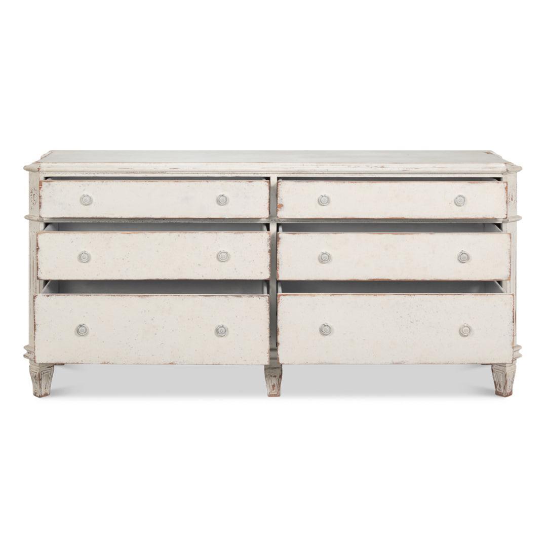 Comò bianco romantico in stile shabby chic