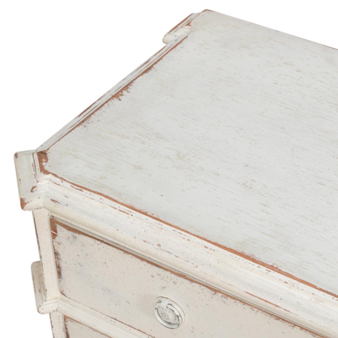 Comò bianco romantico in stile shabby chic