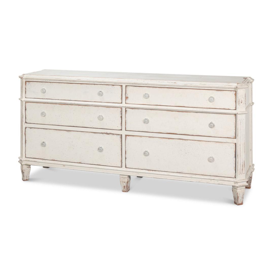 Comò bianco romantico in stile shabby chic