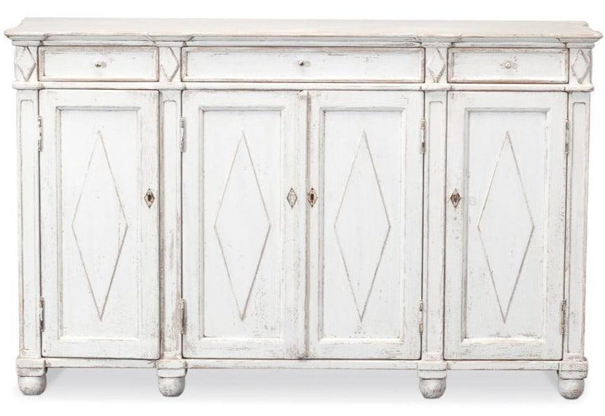 Credenza imbiancata in stile fattoria