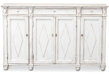 Credenza imbiancata in stile fattoria