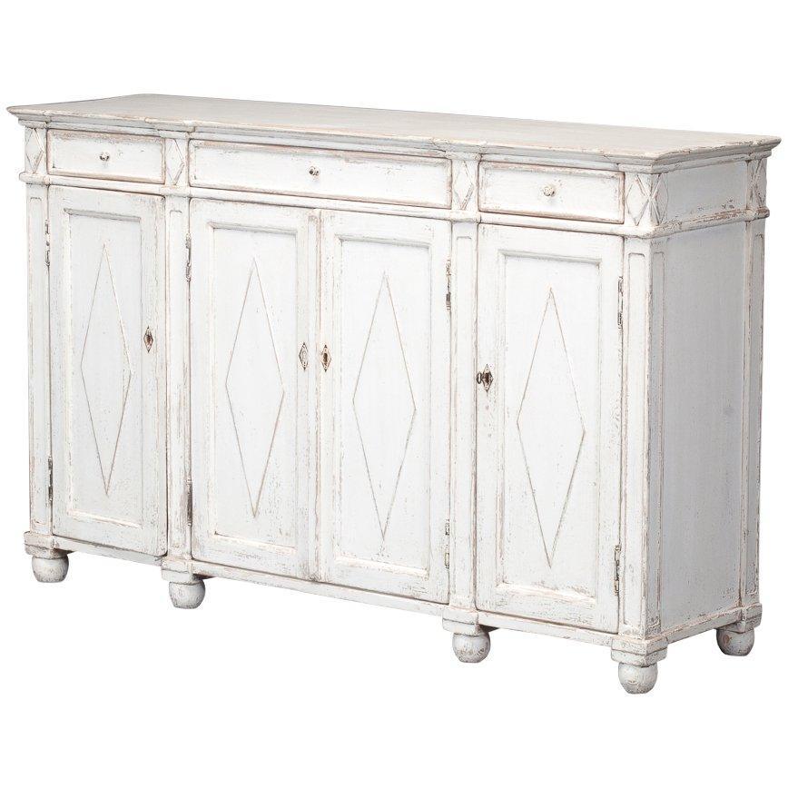 Credenza imbiancata in stile fattoria