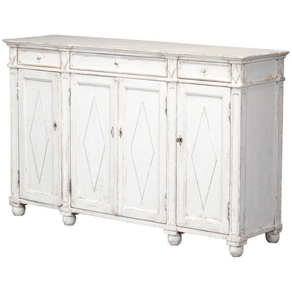 Credenza imbiancata in stile fattoria