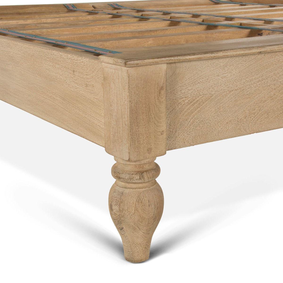 Letto in legno naturale Flora Bohemian