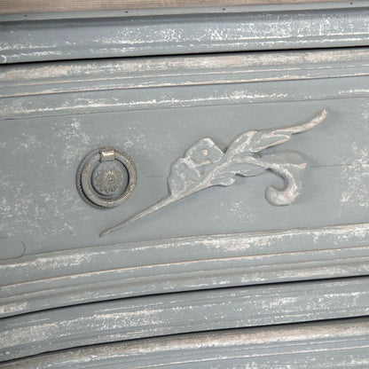 Cassettiera decorata grigia in stile fattoria francese