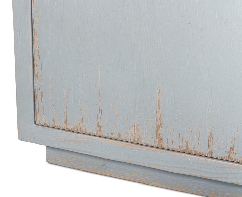 Credenza con patina azzurra