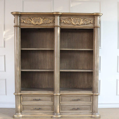 Maestosa credenza francese dorata