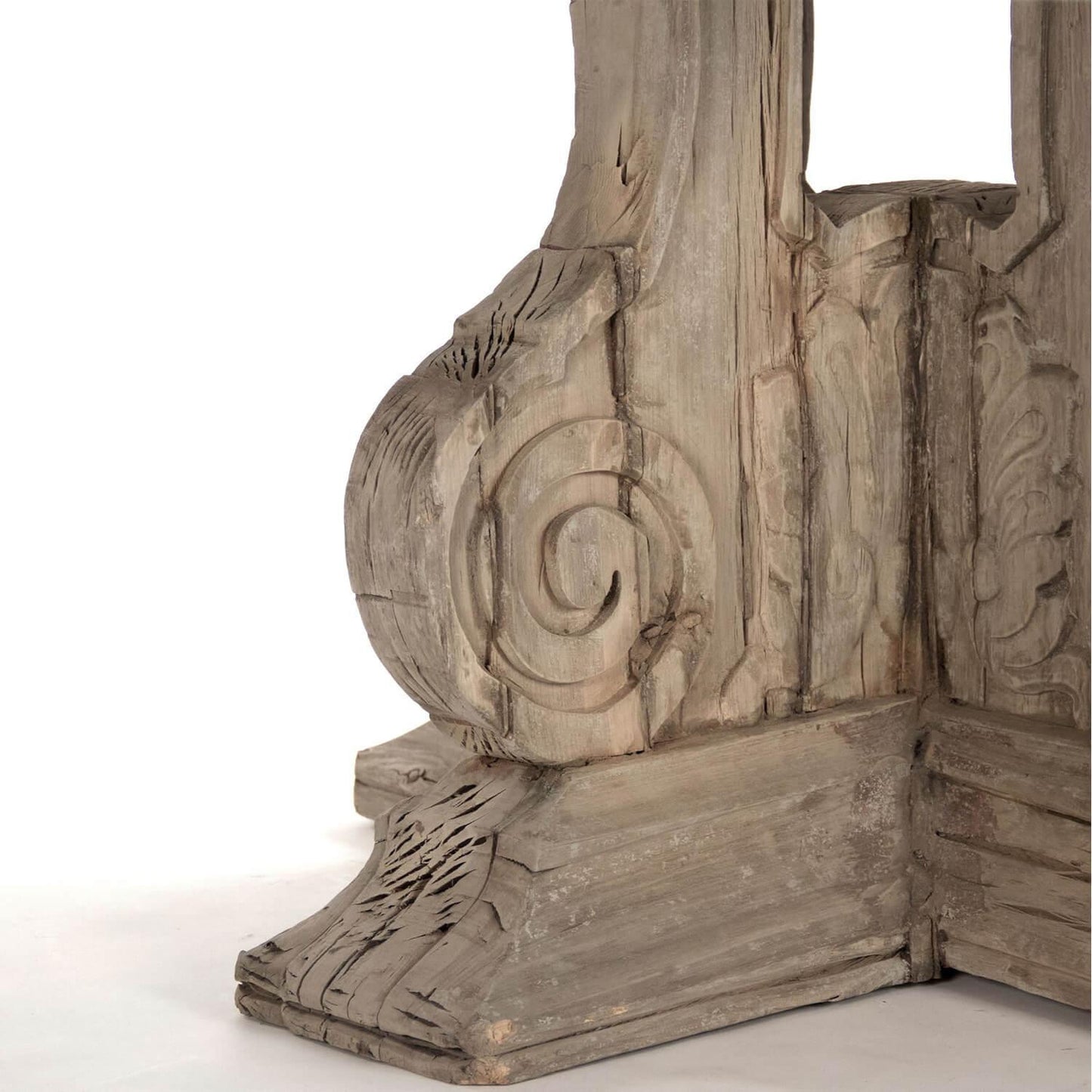 Tavolo con piedistallo provenzale del vecchio mondo