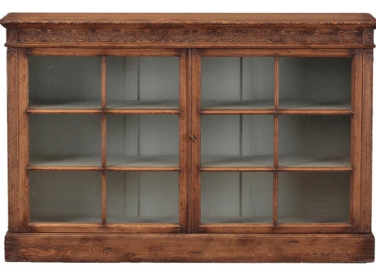 Consolle frontale in vetro riccamente intagliato