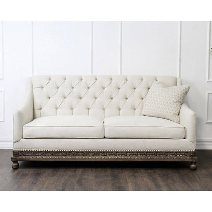 Divano con base in legno riccamente intagliato