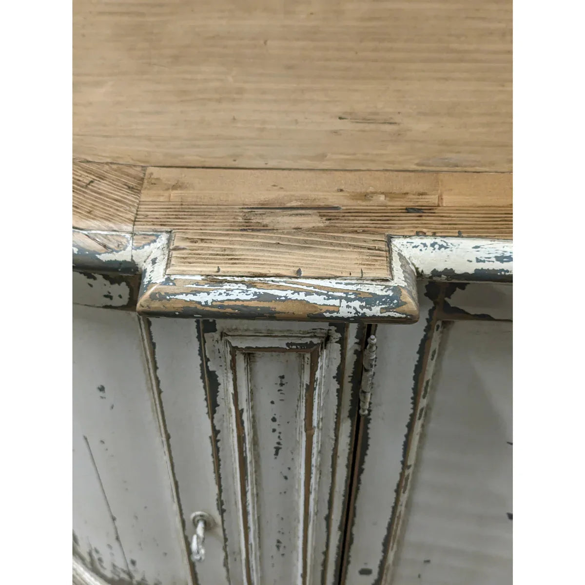 Credenza a mezzaluna rustica bianca in stile fattoria francese