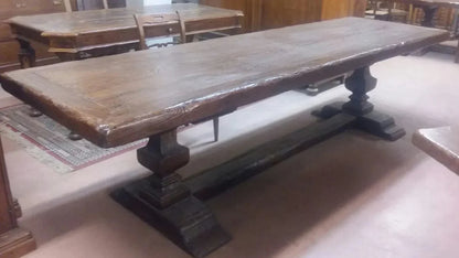 Tavolo da pranzo rustico lungo con piedistallo