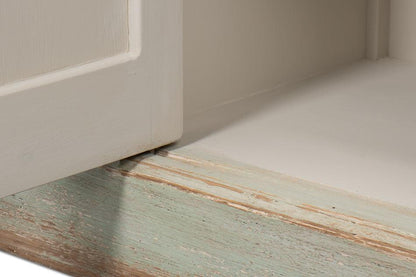 Credenza in stile fattoria con piano in legno di salvia