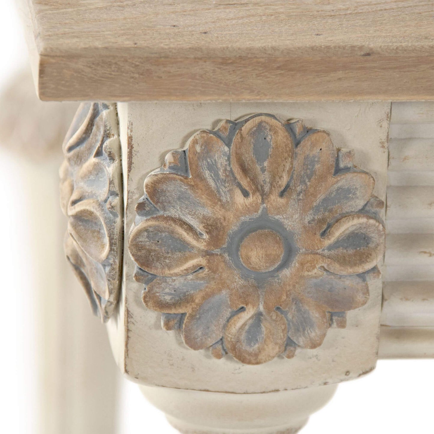 Tavolo con piano in legno in stile shabby chic