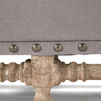 Divano grigio fumo con borchie