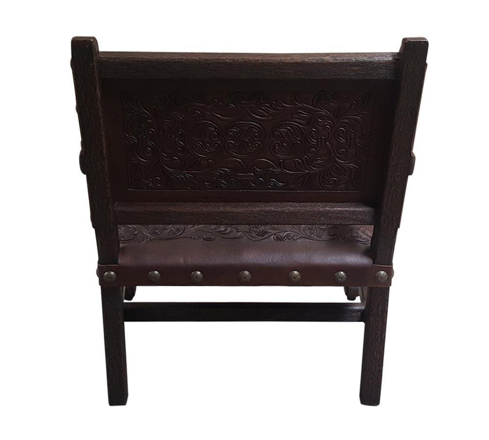 Poltrona in pelle intagliata spagnola