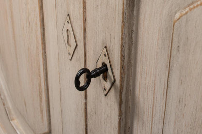 Credenza in legno intagliato grigio pietra Wrenn