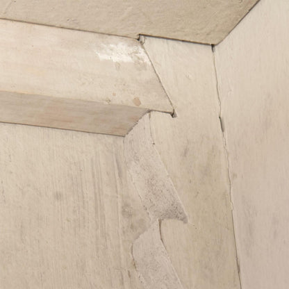 Mobiletto alto in stile country francese color crema