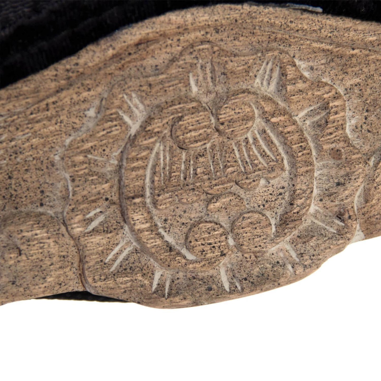 Poltrona in velluto nero trapuntato